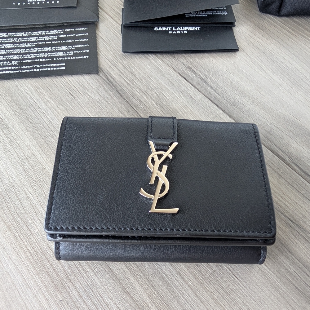 *LIKE NEW* YSL Saint Laurent Black calfskin Wallet w Silver Hardware